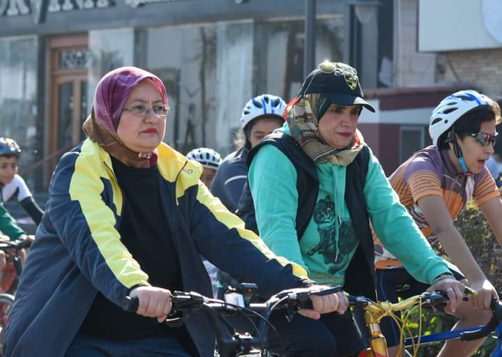 مدير تعليم بورسعيد تشارك 120 متسابقا في سباق الدراجات لمدارس الإعدادية والثانوية