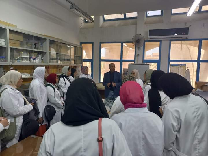 طلاب جامعة برج العرب التكنولوجية يزورون معاهد مدينة الأبحاث العلمية