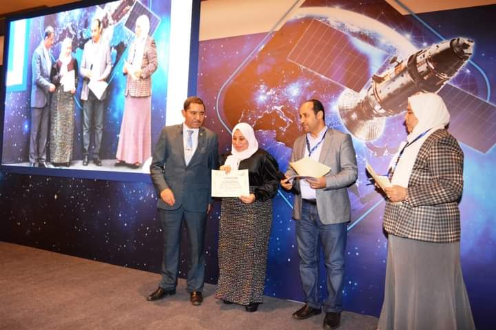 أستاذة بتربية عين شمس تحصل على جائزة أفضل بحث بالمؤتمر الدولي الأول لتطبيقات الإستشعار من البعد