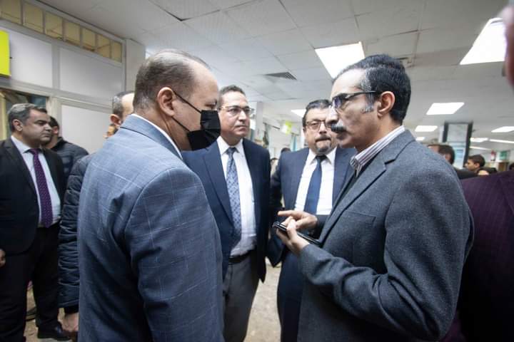 رئيس جامعة المنصورة يتفقد مصابى حادث تصادم أتوبيس طلاب جامعة حورس