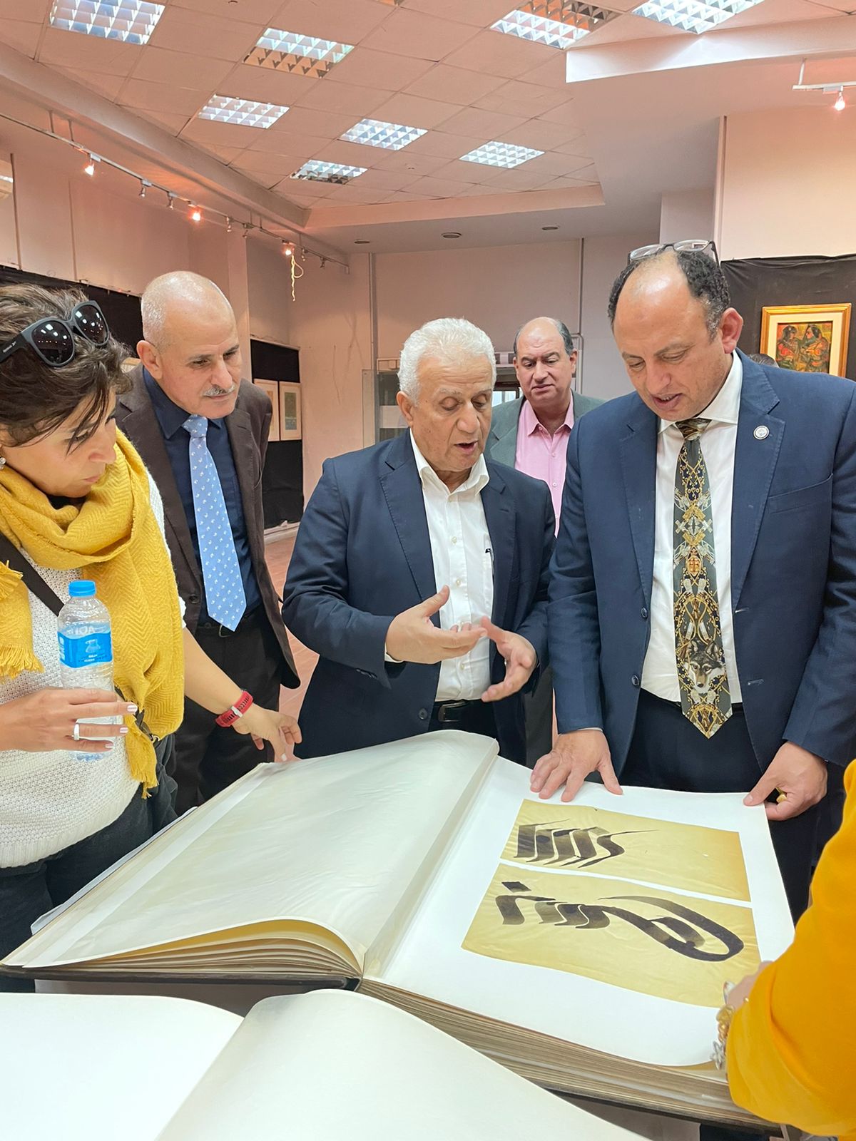 رئيس جامعة حلوان يفتتح معرض الخط العربي بكلية الفنون التطبيقية
