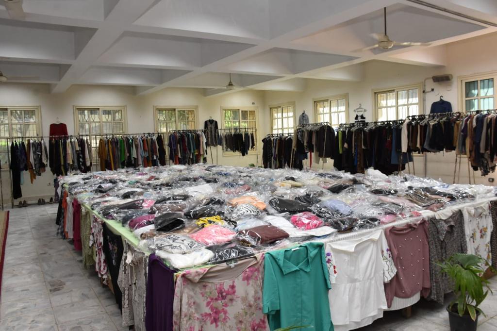 توزيع 15 ألف قطعة ملابس مجانية لطلاب جامعة القاهرة