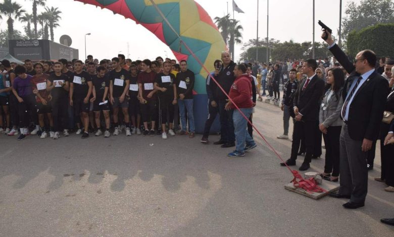 رئيس جامعة حلوان يطلق شارة بدء المارثون الرياضي