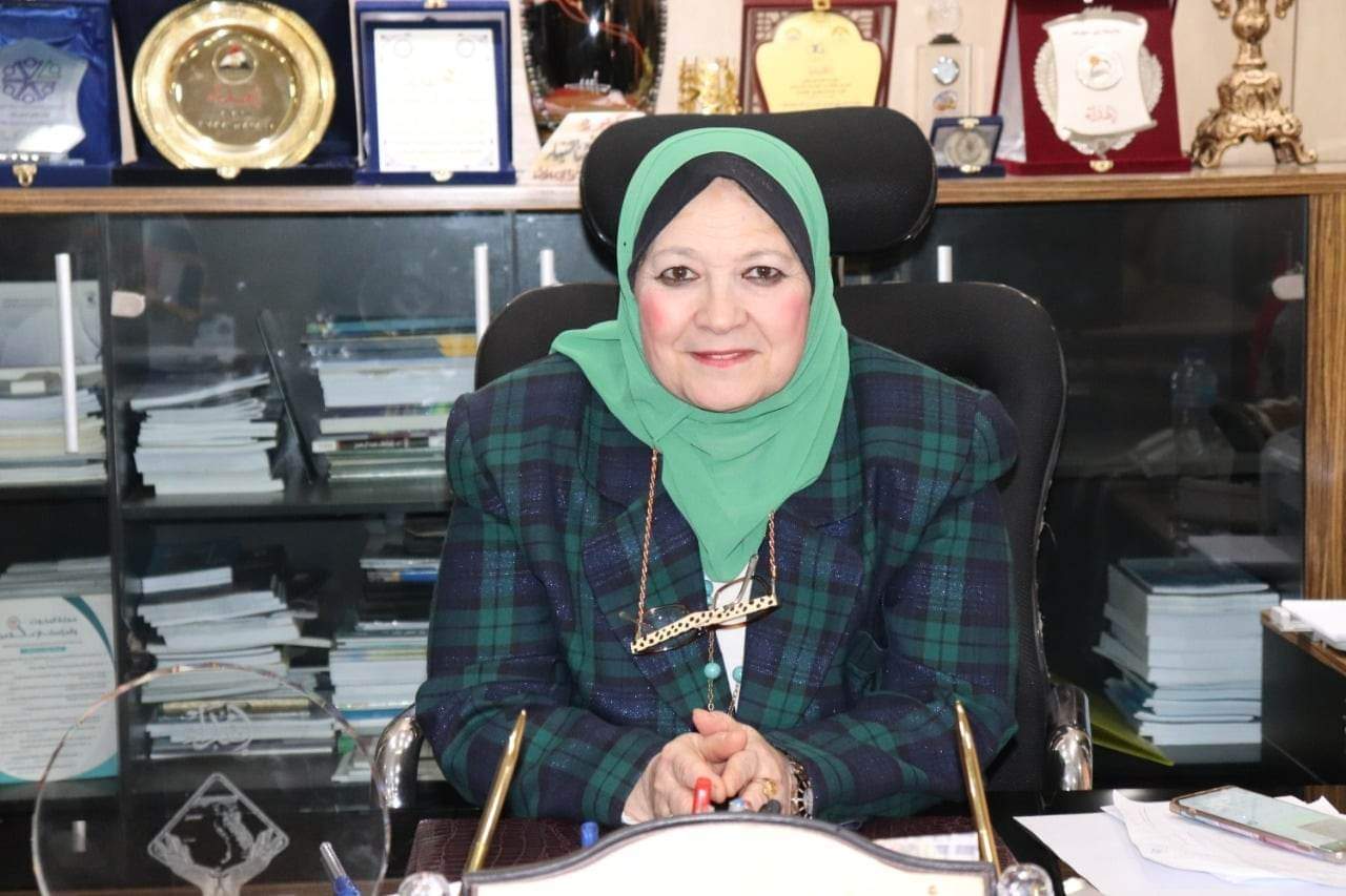 الدكتورة حنان جنيد عميدة كلية الإعلام جامعة القاهرة
