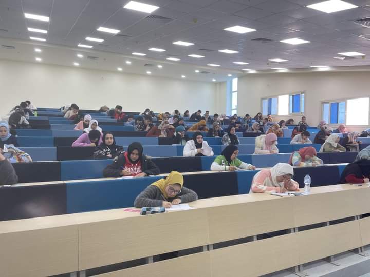 جامعة برج العرب التكنولوجية تعقد إمتحانات الفصل الدراسي الأول