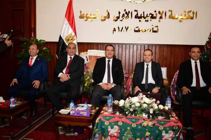 أسرة طلاب من أجل مصر بجامعة أسيوط فى جولة بعدد من الكنائس لتقديم التهنئة بعيد الميلاد المجيد
