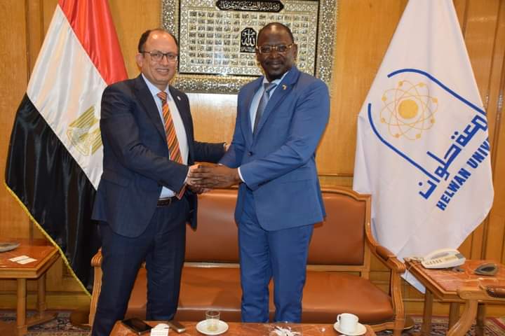 رئيس جامعة حلوان يستقبل السفير السنغالي لبحث سبل التعاون