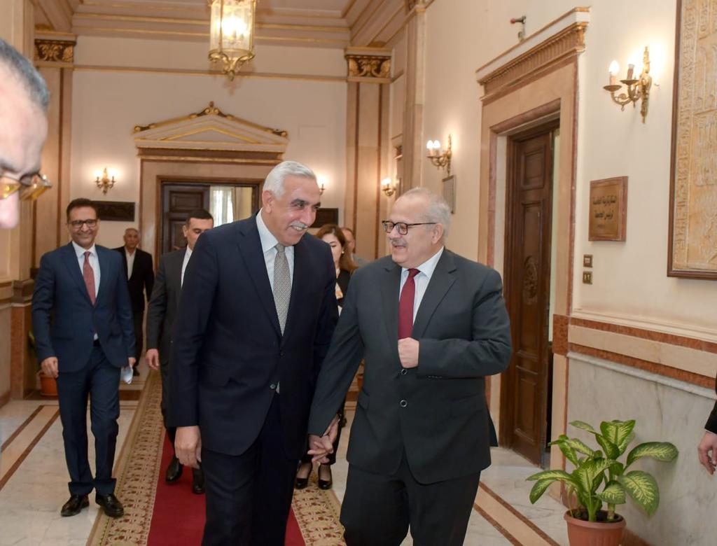 رئيس جامعة القاهرة يلتقي السفير العراقي بالقاهرة