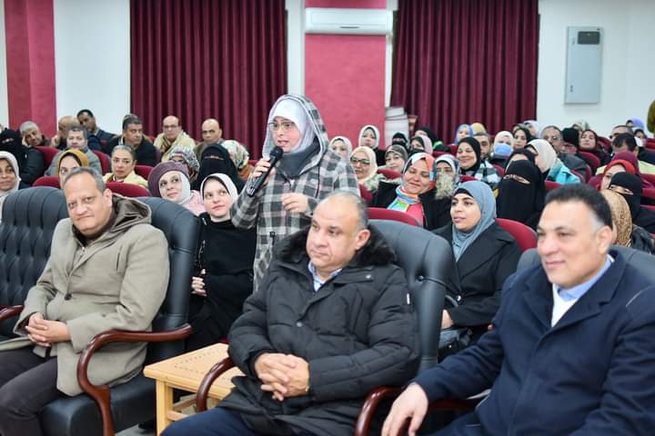مدير تعليم بورسعيد تعقد عدة اجتماعات استعدادا للفصل الثاني