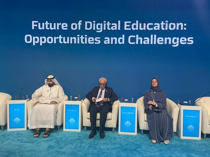 وزير التعليم يشارك في جلسة نقاشية بعنوان "مستقبل التعليم الرقمي.. الفرص والتحديات"