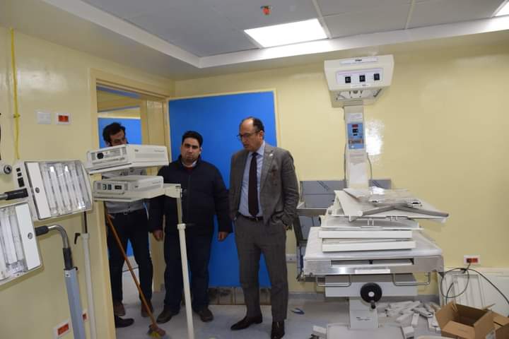رئيس جامعة حلوان يتابع تجهيزات المرحلة الثالثة بالمستشفي