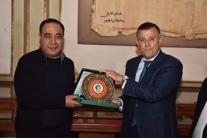 رئيس جامعة عين شمس يستقبل نائب وزير الزراعة الاوزباكستاني