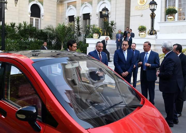 رئيس الوزراء يعقد اجتماعاً لإستعراض مشروع «تصنيع سيارة كهربائية مصرية»