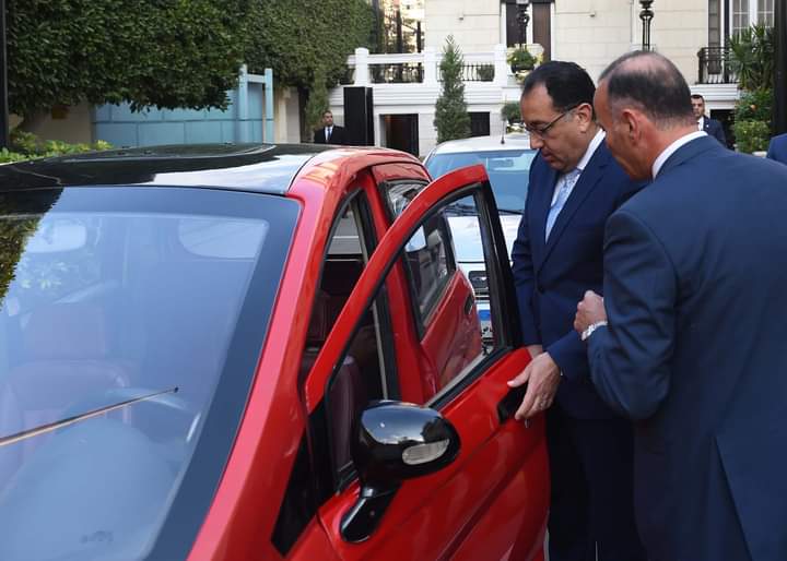 رئيس الوزراء يعقد اجتماعاً لإستعراض مشروع «تصنيع سيارة كهربائية مصرية»