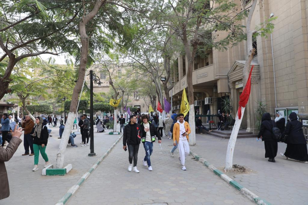 إنتظام الدراسة بكليات جامعة القاهرة من اليوم الأول للفصل الثاني