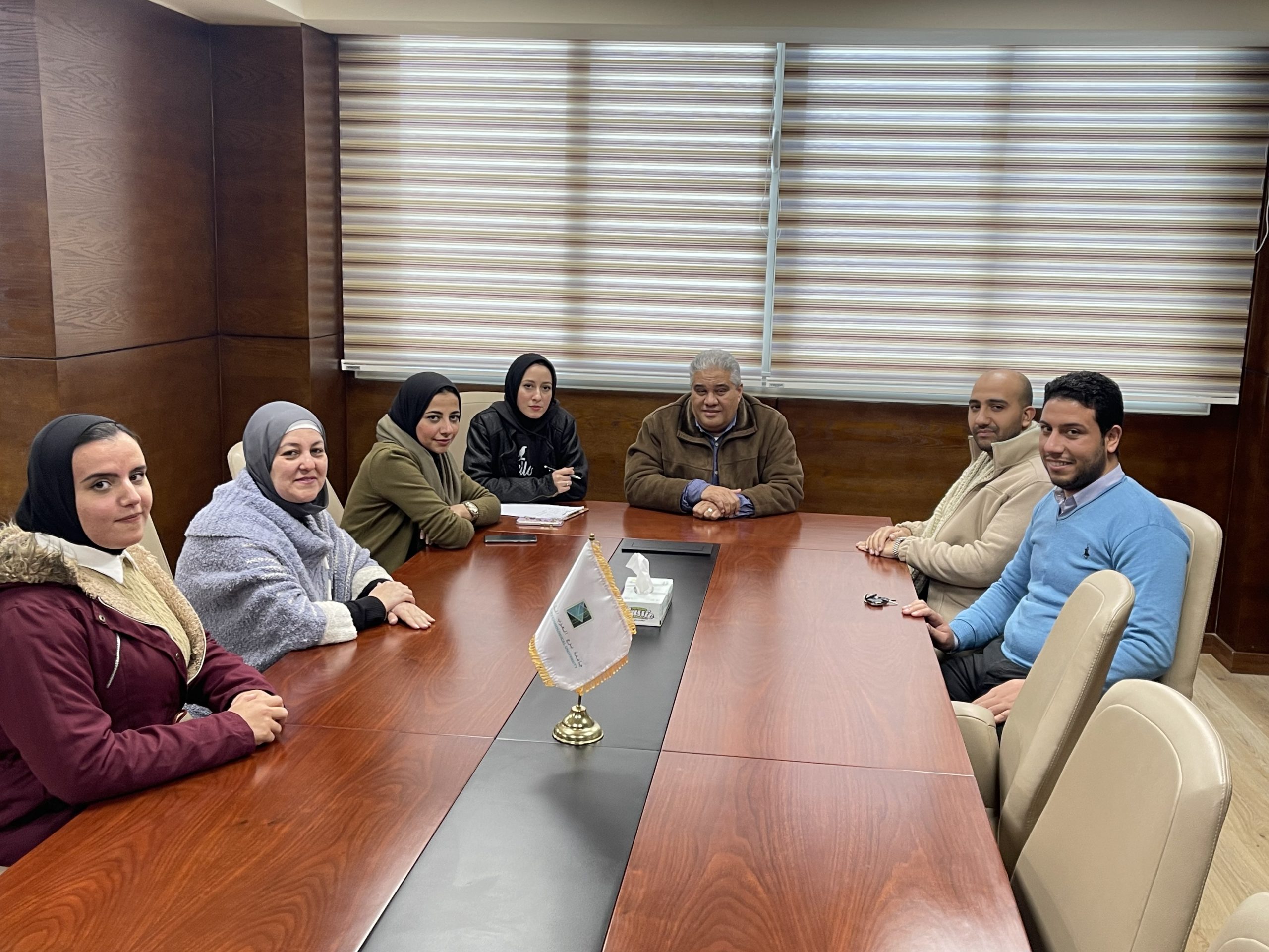 رئيس جامعة برج العرب التكنولوجية يجتمع بالعاملين