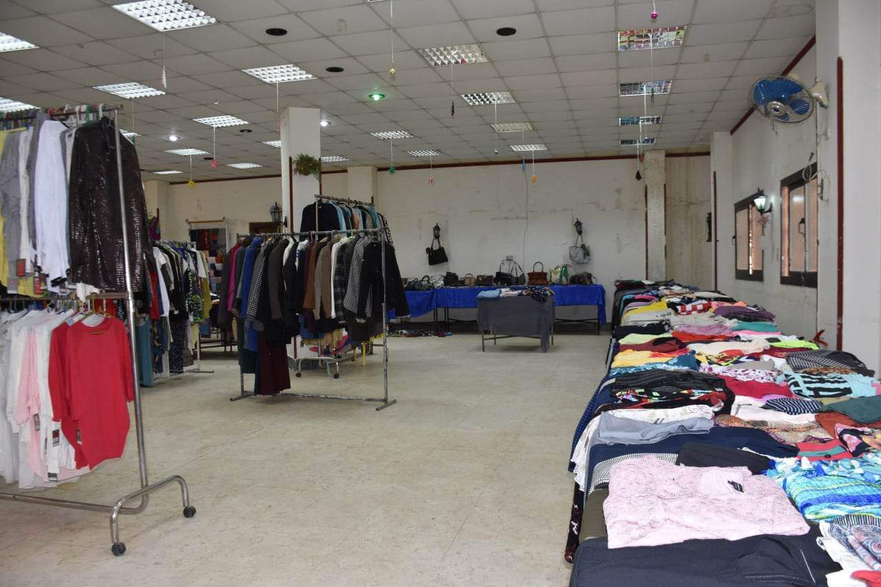 جامعة القاهرة تواصل تنظيم أكبر سلسلة من معارض الملابس بأسعار رمزية للطلاب