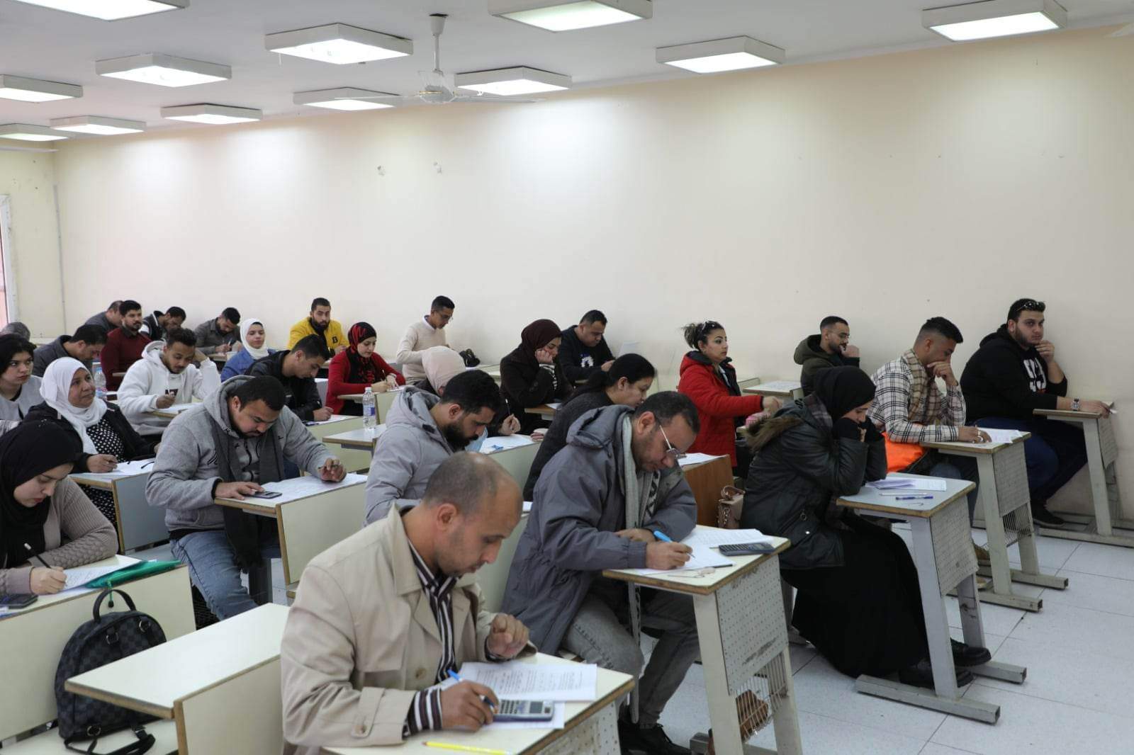33 ألف طالب وطالبة أنهوا امتحاناتهم بالتعليم المدمج بجامعة القاهرة