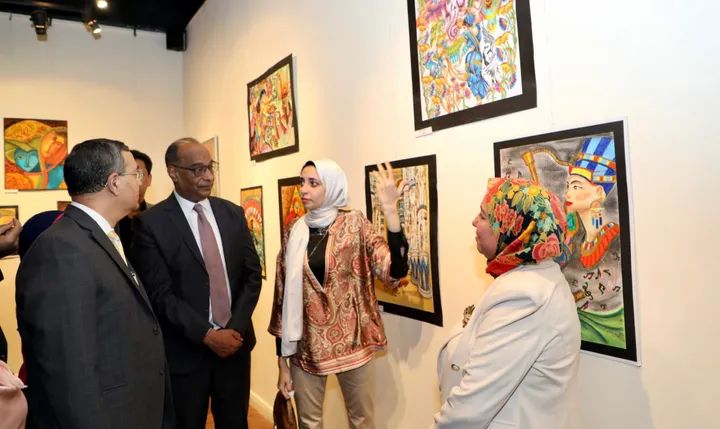 التعليم والسفارة الهندية تنظمان معرض "لمحات من الهند للمعلمين" بدار الأوبرا