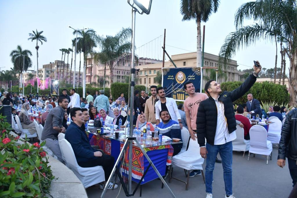 طلاب من أجل مصر ينظمون حفل إفطار جماعي بجامعة القاهرة