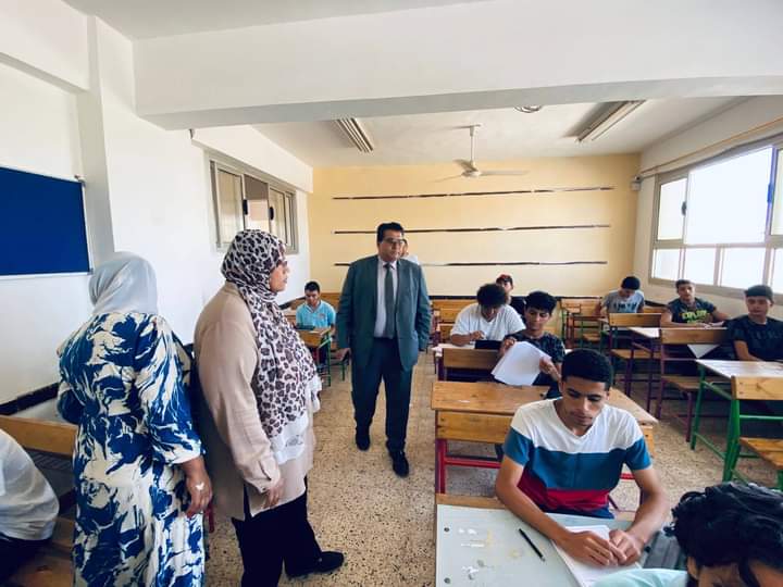 مدير تعليم جنوب سيناء يتابع امتحان الصف الأول الثانوي