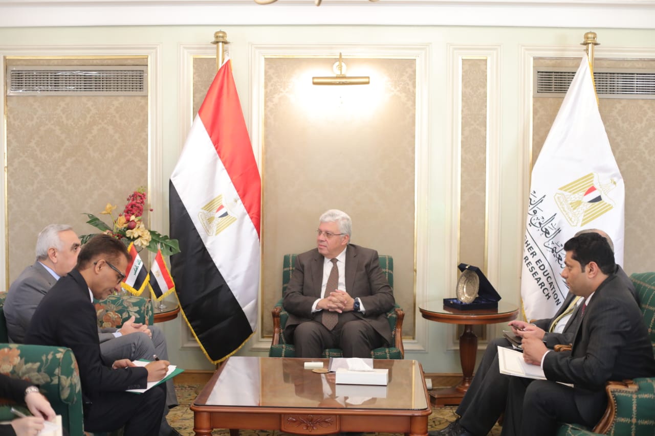 وزير التعليم العالي يبحث مع السفير العراقي بالقاهرة سبل دعم التعاون