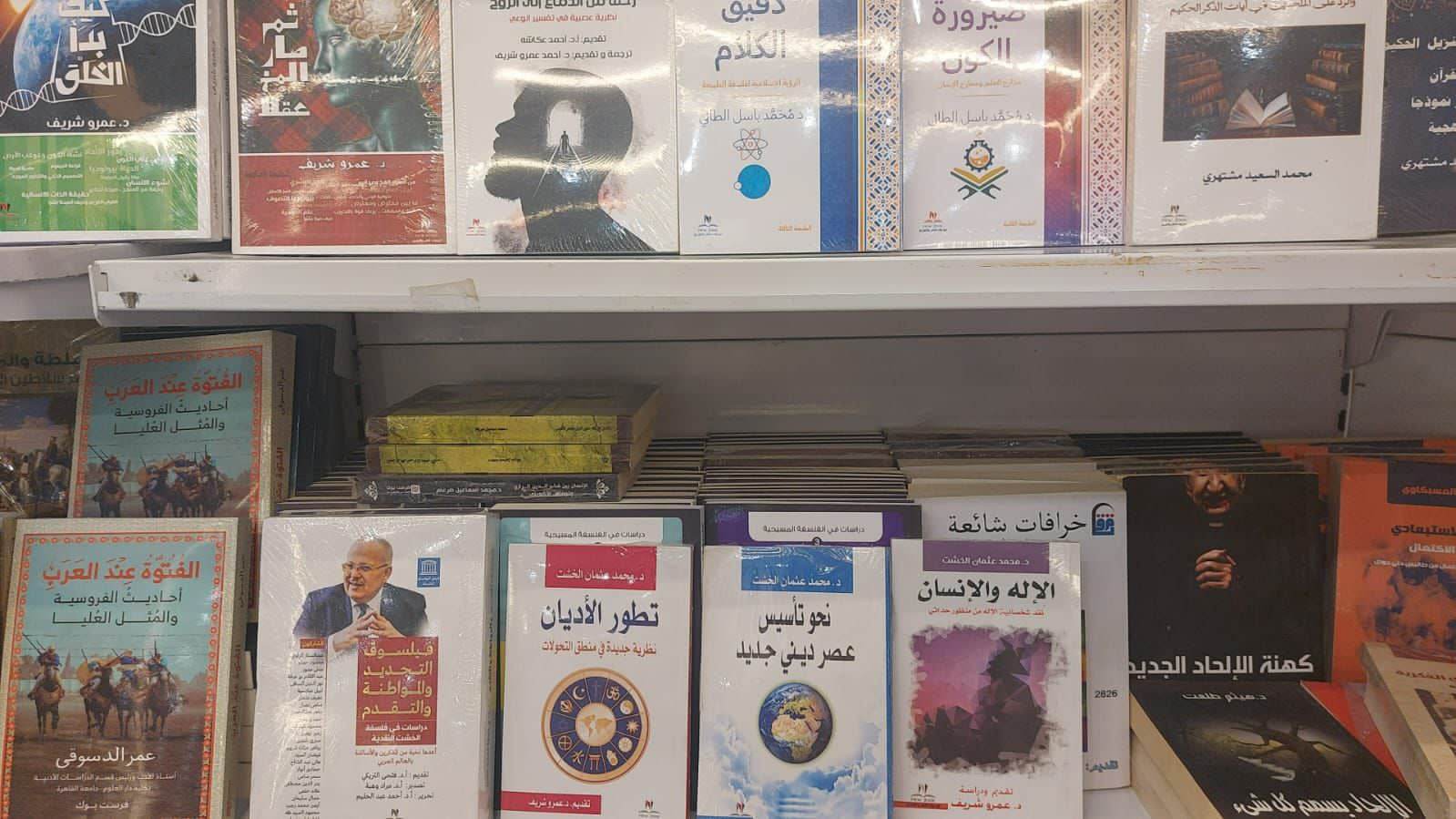 أحدث مؤلفات رئيس جامعة القاهرة في معرض المدينة المنورة للكتاب بالسعودية