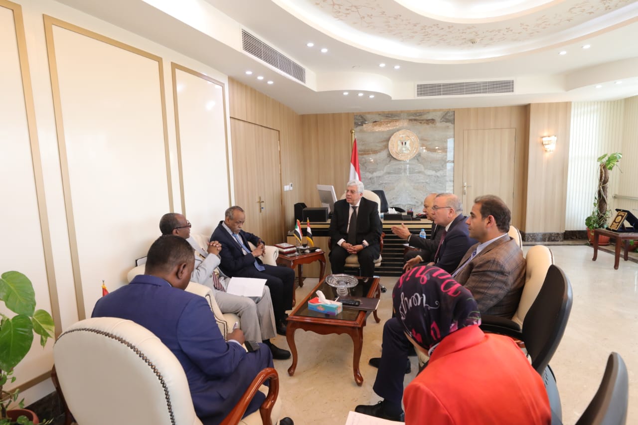 وزير التعليم العالي يبحث سبل تعزيز التعاون مع السودان