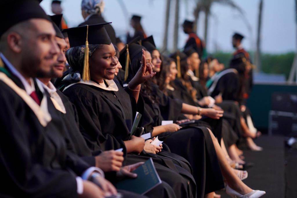 جامعة جزيرة الأمير إدوارد الكندية تحتفل بتخريج الدفعة الثانية