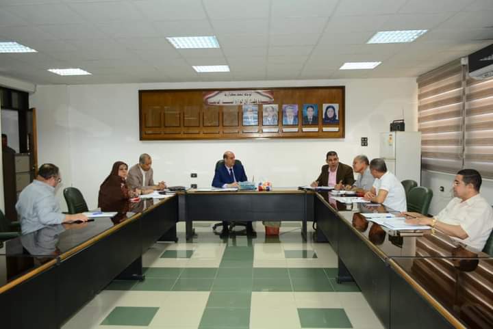 رئيس جامعة أسيوط يتابع تنفيذ إعداد الخطة الاستراتيجية للجامعة 2024-2029