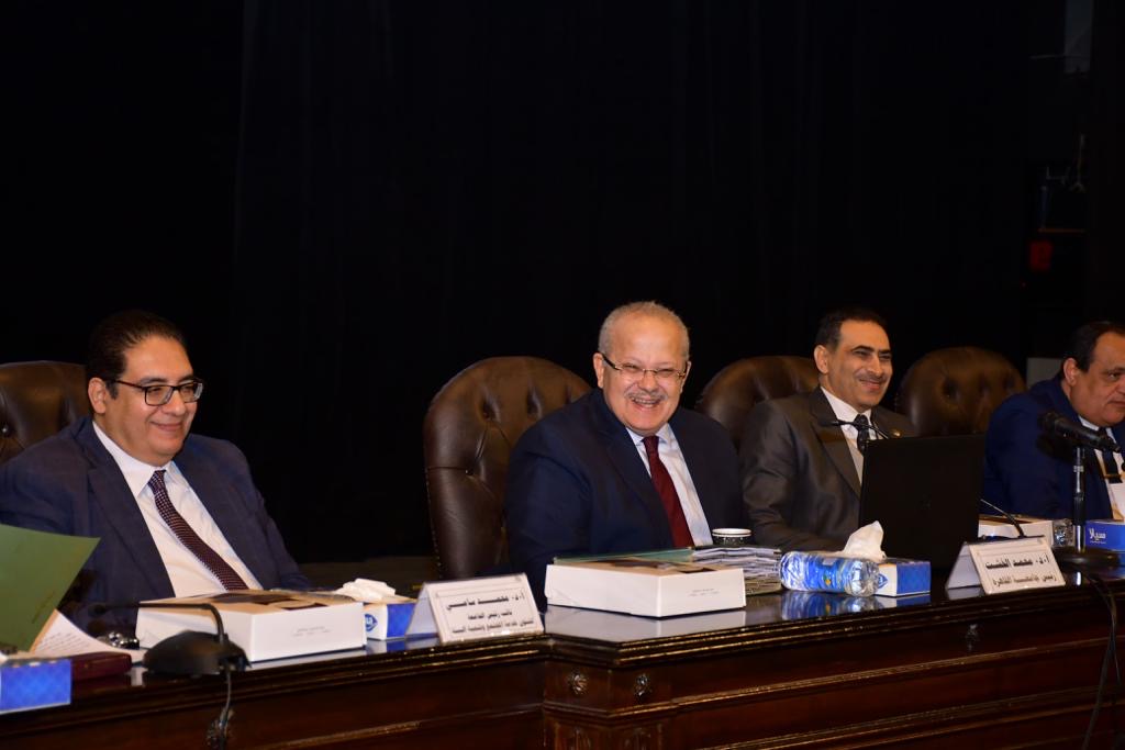 مجلس جامعة القاهرة يقرر استحداث 4 جوائز جديدة للراود قيمة كل جائزة 100 ألف جنيه