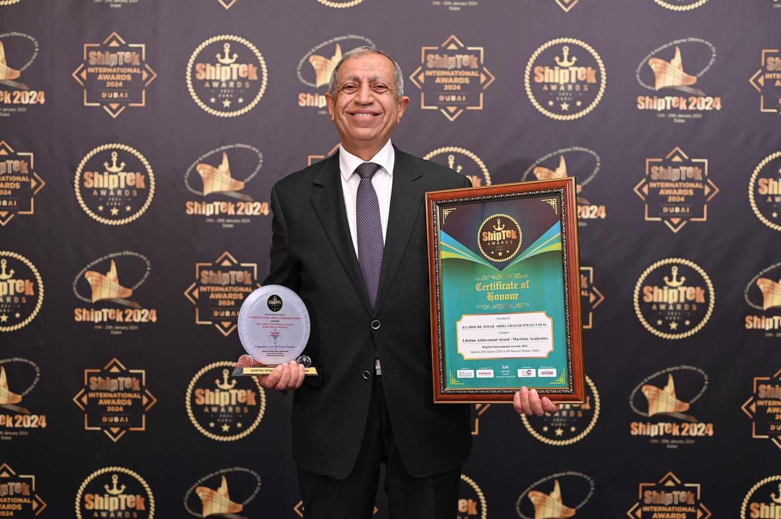 إسماعيل عبد الغفار يحصد جائزة "𝐋𝐢𝐟𝐞 𝐓𝐢𝐦𝐞 𝐀𝐜𝐡𝐢𝐞𝐯𝐞𝐦𝐞𝐧𝐭 𝐀𝐰𝐚𝐫𝐝 - 𝐌𝐚𝐫𝐢𝐭𝐢𝐦𝐞 𝐀𝐜𝐚𝐝𝐞𝐦𝐢𝐜𝐬" لعام 2024