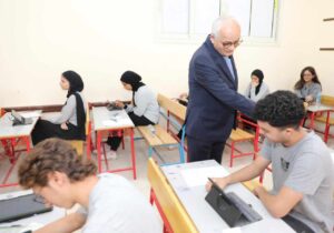 بالصور | وزير التعليم يتابع امتحانات صفوف النقل