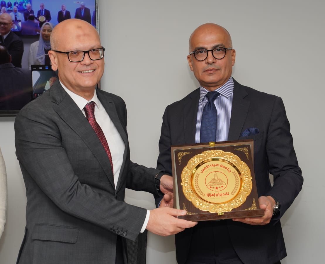 مجلس جامعة عين شمس يكرم الدكتور خالد قدري