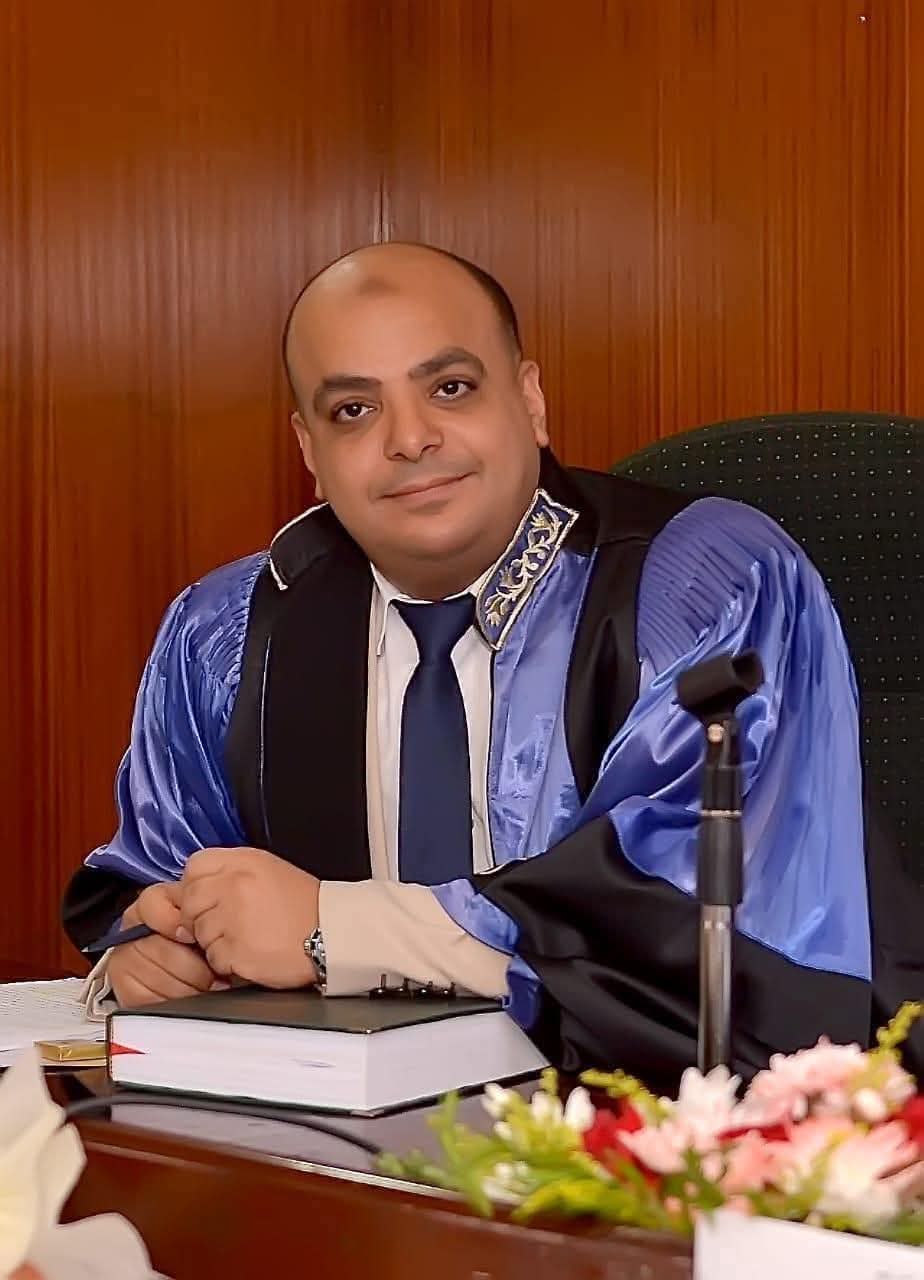 أستاذ بجامعة الزقازيق يحصد جائزة الدولة التشجيعية عن بحث رائد في حماية الخصوصية الجينية
