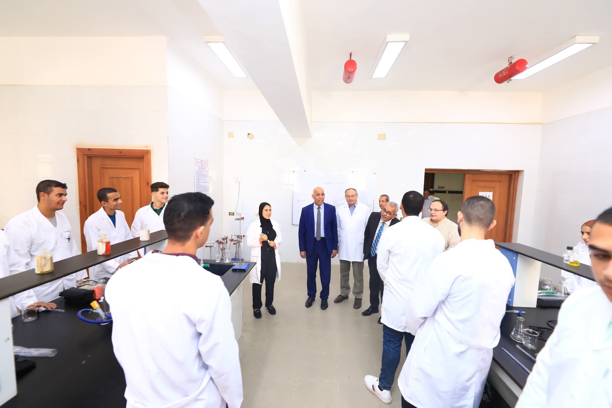 رئيس جامعة كفر الشيخ يتفقد سير العملية التعلمية بالجامعة الأهلية (٢)