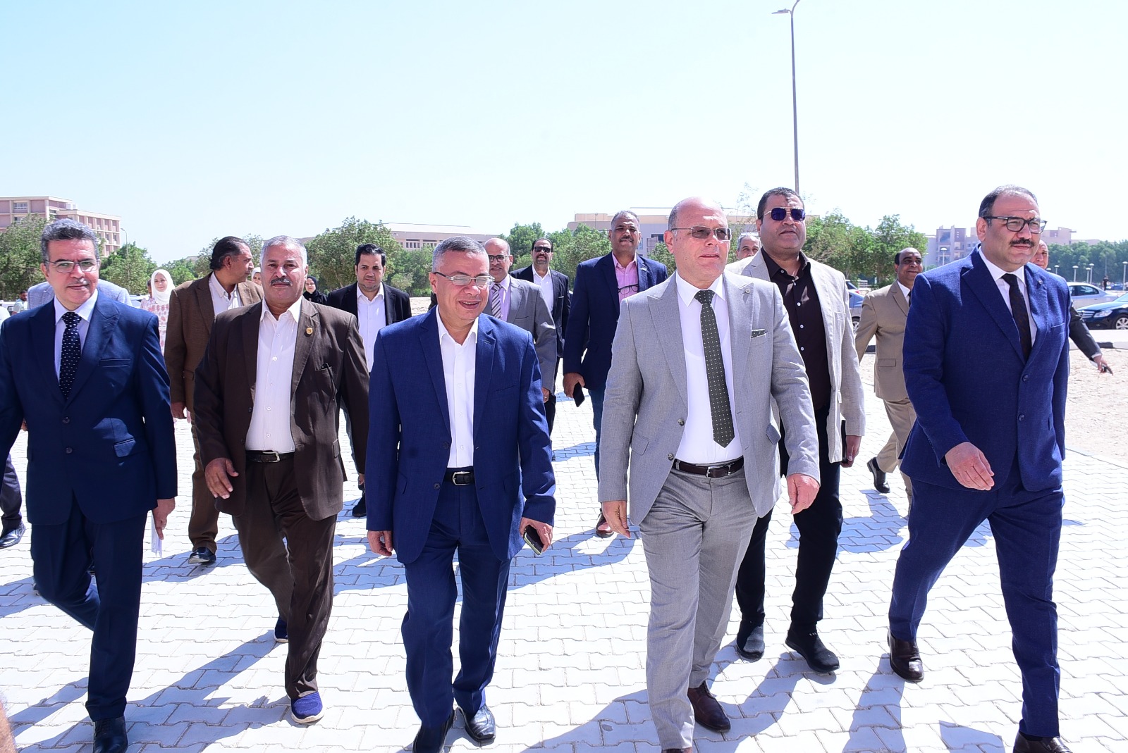 مع بدء أول يوم دراسي بجامعة سوهاج الأهلية.. النعماني يعقد لقاء بطلاب كلية الطب