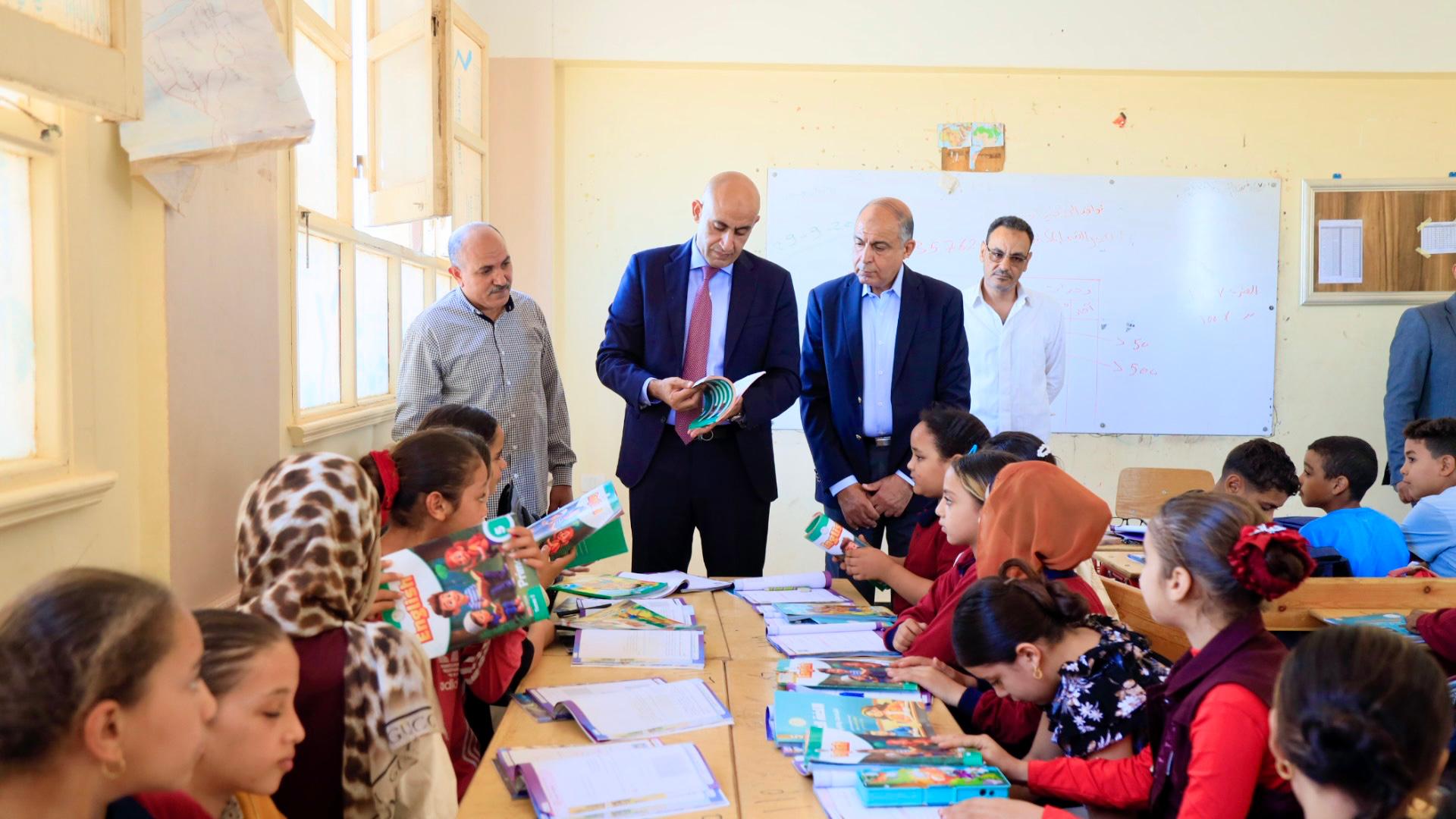 وزير التربية والتعليم ومحافظ المنيا يتفقدان عددا من المدارس بقرية تونة الجبل (٥)