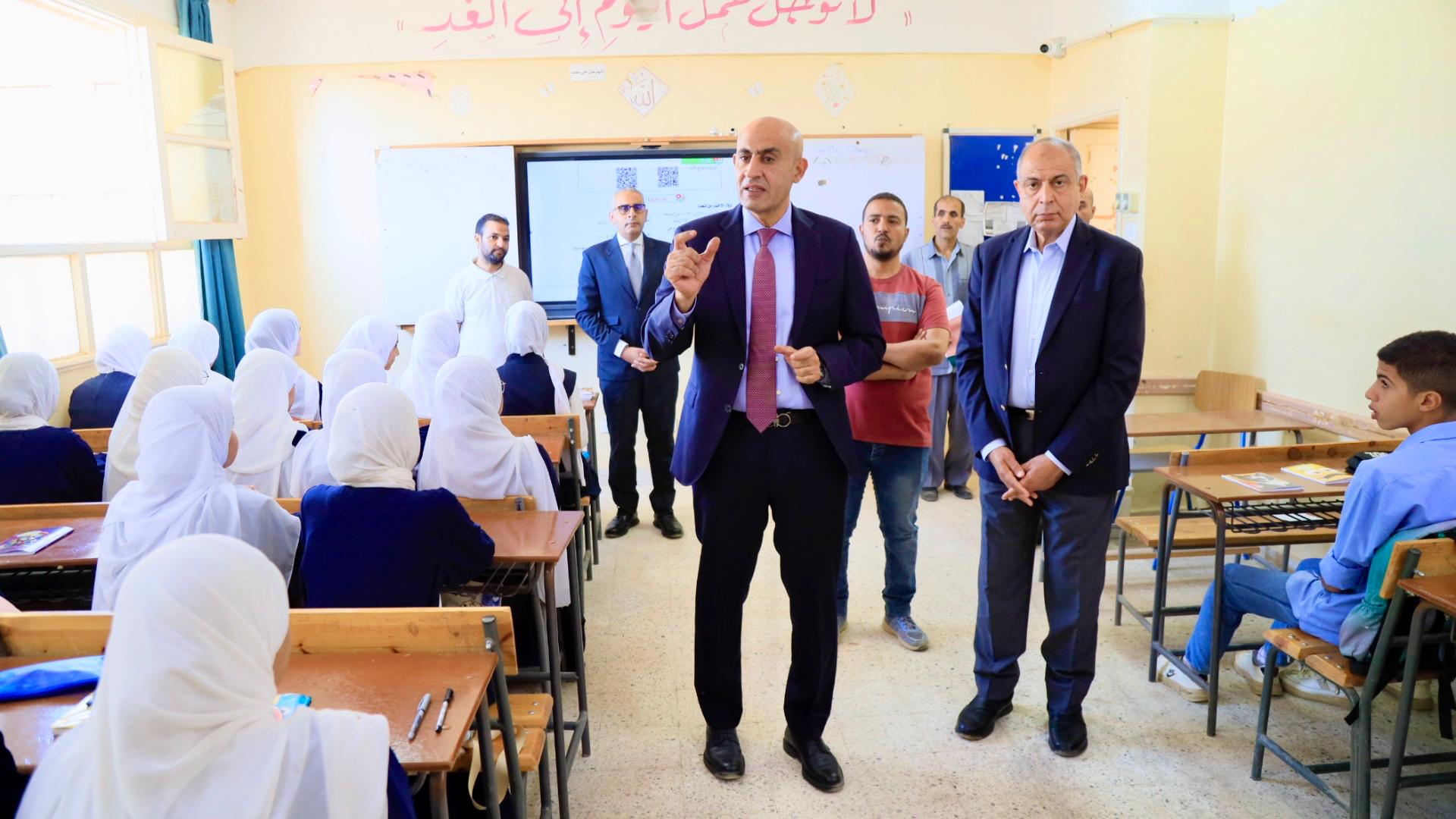 وزير التربية والتعليم ومحافظ المنيا يتفقدان عددا من المدارس بقرية تونة الجبل (٤)