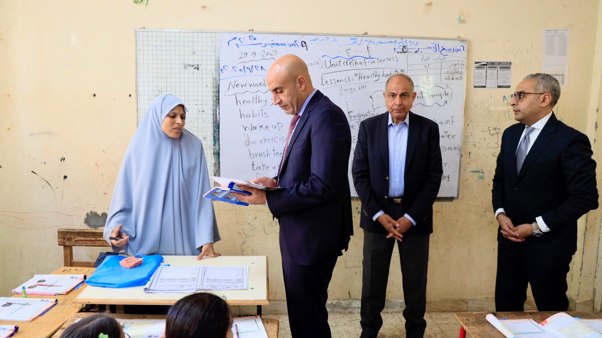 وزير التربية والتعليم ومحافظ المنيا يتفقدان عددا من المدارس بقرية تونة الجبل (٢)
