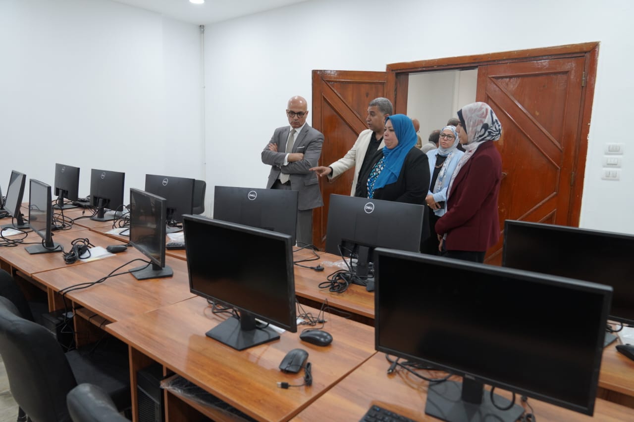 رئيس جامعة عين شمس يفتتح اللقاء التعريفي لطلاب الحاسبات والمعلومات والذكاء الاصطناعي بالجامعة الأهلية (٢)