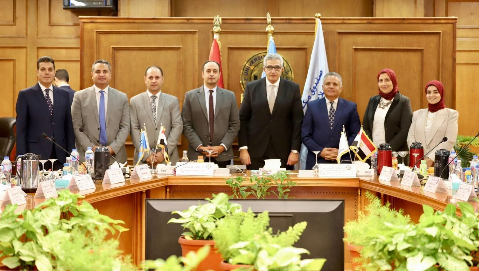 مدير صندوق مكافحة الإدمان ورئيس جامعة السويس يوقعان بروتوكول تعاون لافتتاح فرع جديد للخط الساخن للصندوق (٣)