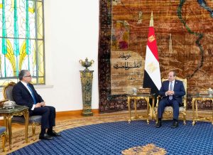 الرئيس السيسي يستقبل الدكتور خالد العناني