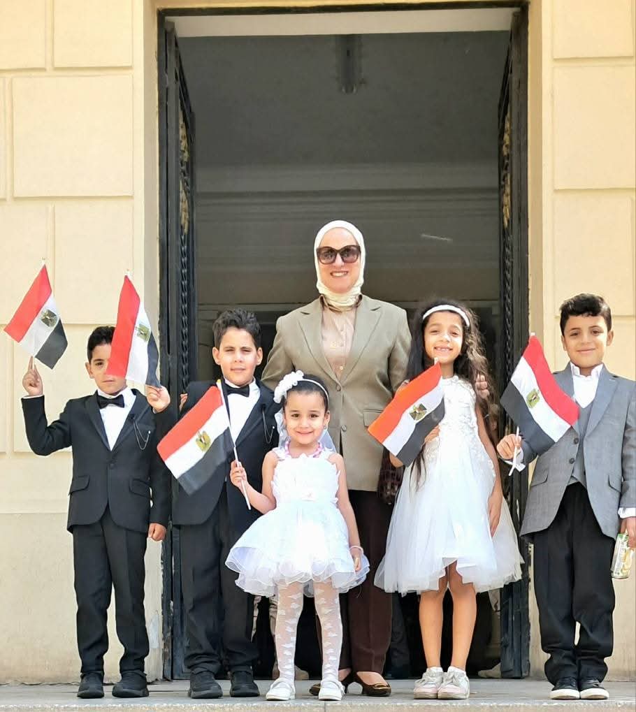 مدير تعليم القاهرة تقدم التهنئة للمستشار العسكرى لمحافظة القاهرة بمناسبة ذكرى انتصارات أكتوبر المجيد