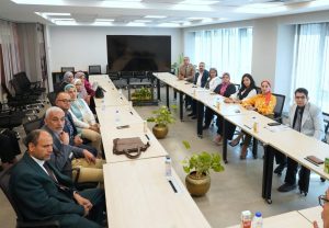 جامعة عين شمس تسلّم عقود دعم المشروعات البحثية التطبيقية لثمانية من هيئة التدريس (٢)