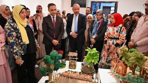 افتتاح المعرض الطلابي "الفن والطبيعة" بكلية التربية النوعية بجامعة الفيوم