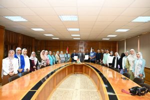 رئيس جامعة أسيوط يحتفي بأسرة كلية التربية الفائزة بالمركز الأول في جائزة الجامعة للجودة والتميز (٢)