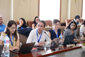 الجامعة البريطانية في مصر تنظم جلسات نقاشية لطلاب نموذج محاكاة قمة المناخ بحضور محمود محيي الدين (٢)