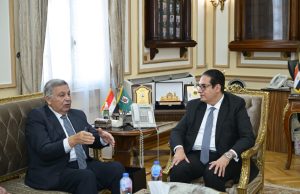 تعاون أكاديمي بين جامعتي القاهرة ونيو جيزة في الدراسات العليا لطب الأسنان