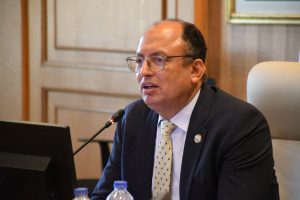 رئيس جامعة حلوان يوجه بتحويل مشروعات التخرج إلى ترجمات تاريخية لمواجهة الفكر المتطرف ونشر الوعي (٢)